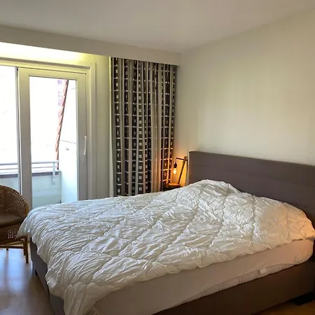 In By Sandy Beaches * Nieuport