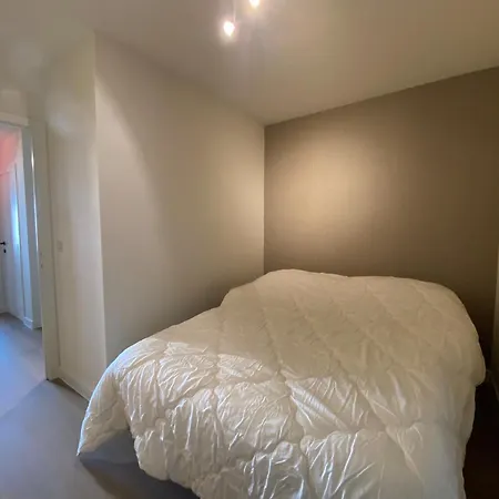 In By Sandy Beaches Nieuport