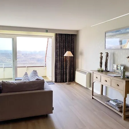 In By Sandy Beaches Nieuport